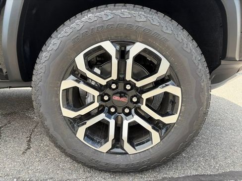 New 2026 GMC Canyon AT4 w/ Nightfall Edition AWD/4WD image 18
