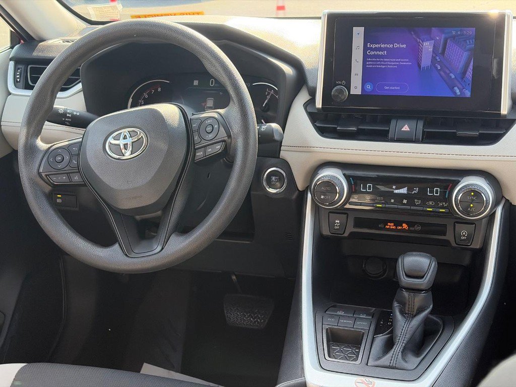 Used 2025 Toyota RAV4 XLE FWD image 12