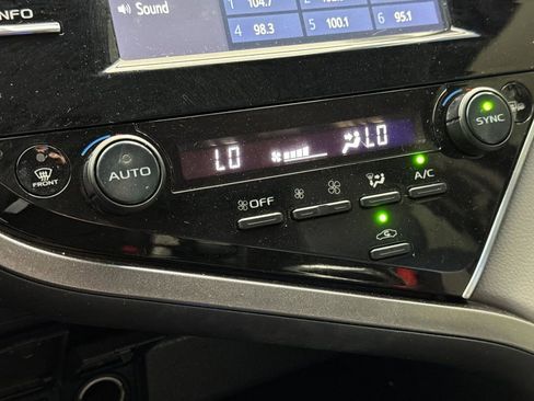 Used 2018 Toyota Camry XLE image 18