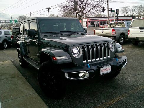 Used 2023 Jeep Wrangler Unlimited Sahara w/ Cold Weather Group AWD/4WD image 4