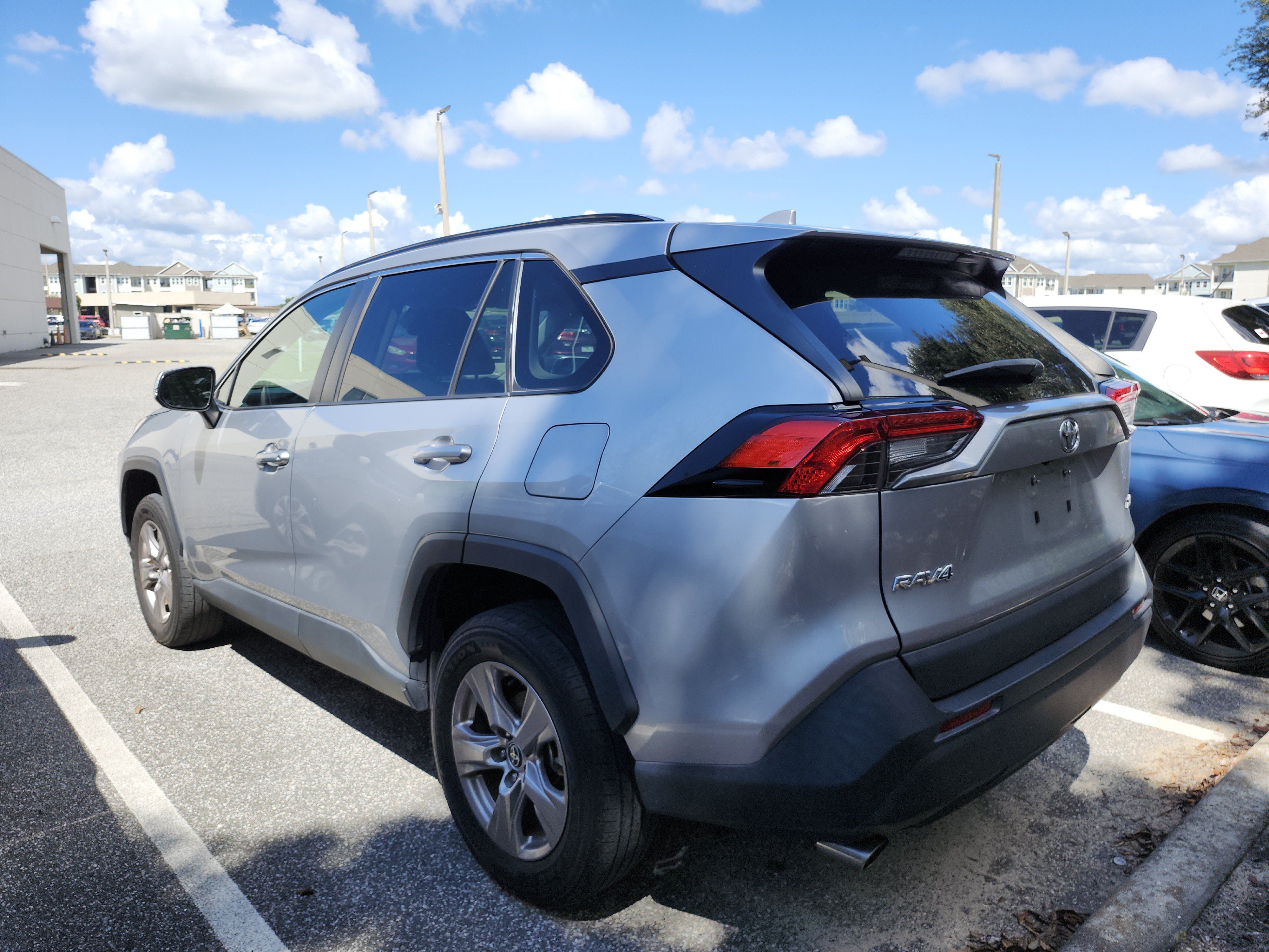 Used 2022 Toyota RAV4 XLE FWD image 12