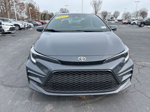 Used 2025 Toyota Corolla SE image 2