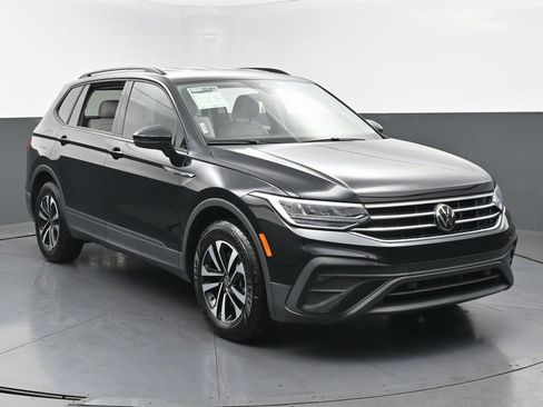 Used 2024 Volkswagen Tiguan S image 3