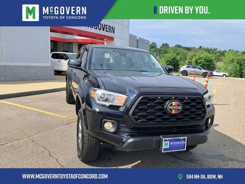 Used 2018 Toyota Tacoma SR5 AWD/4WD image 8