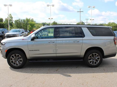Used 2024 Chevrolet Suburban Z71 w/ Luxury Package AWD/4WD image 31