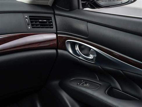 Used 2018 INFINITI Q70 L 3.7 image 27