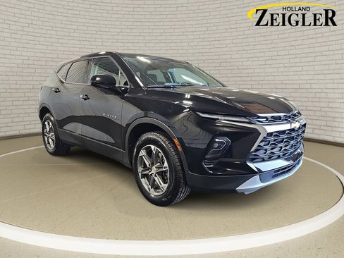 Used 2025 Chevrolet Blazer LT AWD/4WD image 3
