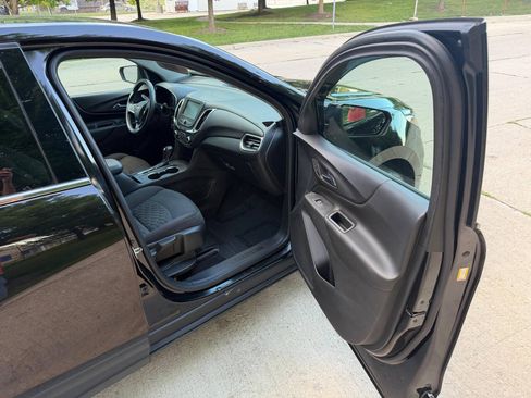 Used 2018 Chevrolet Equinox LT FWD image 19