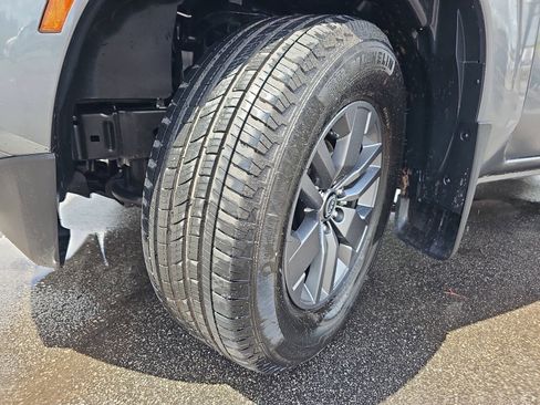 Used 2025 Nissan Frontier SV image 30