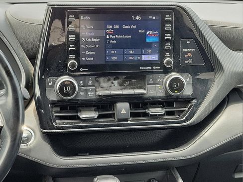Used 2022 Toyota Highlander XSE FWD image 10