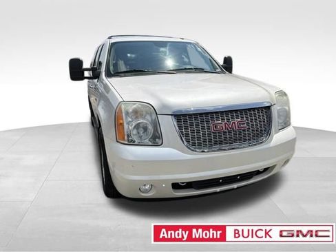 Used 2012 GMC Yukon XL SLT w/ SLT-2 Equipment Package AWD/4WD image 3