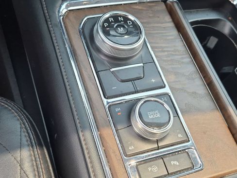 Used 2019 Ford Expedition Max Platinum AWD/4WD image 16