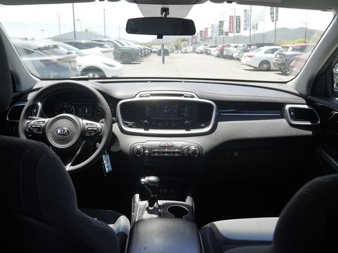 Used 2017 Kia Sorento FWD image 26
