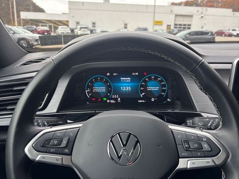 Used 2025 Volkswagen Atlas Cross Sport SE image 28