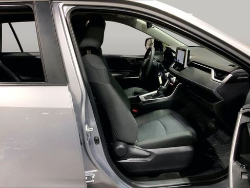 Used 2023 Toyota RAV4 LE AWD/4WD image 9