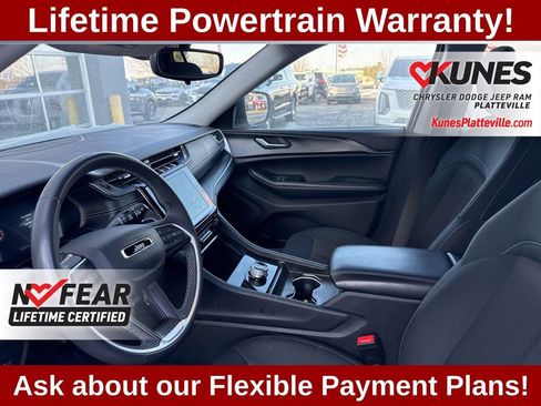 Used 2024 Jeep Grand Cherokee Laredo image 13