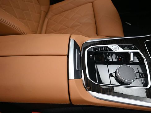Used 2025 BMW X5 sDrive40i w/ Climate Comfort Package RWD image 27