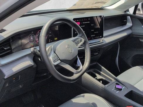 New 2026 Volkswagen Tiguan SE FWD image 3