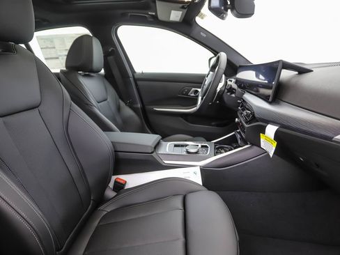 Used 2025 BMW 330i xDrive Sedan w/ Premium Package image 29