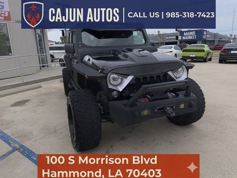 Used 2018 Jeep Wrangler Unlimited Sahara AWD/4WD image 3