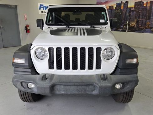 Used 2020 Jeep Gladiator Sport w/ Quick Order Package 23S AWD/4WD image 2