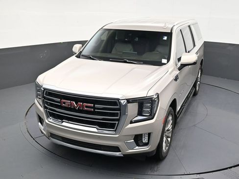 Used 2023 GMC Yukon XL SLT w/ SLT Luxury Package RWD image 18