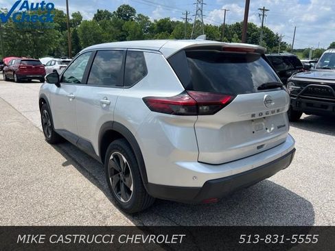 Used 2024 Nissan Rogue SV AWD/4WD image 4