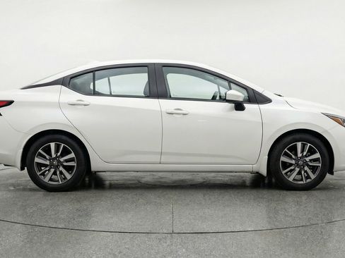 Used 2025 Nissan Versa SV image 11