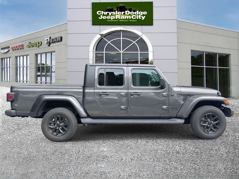 Used 2022 Jeep Gladiator Sport AWD/4WD image 5