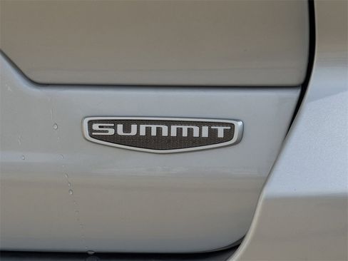 New 2025 Jeep Grand Cherokee Summit image 9