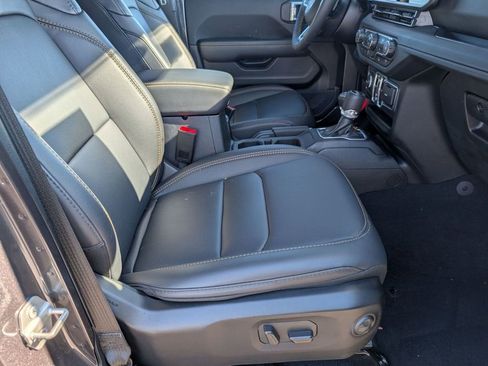 Used 2024 Jeep Wrangler Unlimited Sahara image 43