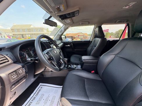 Used 2019 Toyota 4Runner TRD Off-Road Premium AWD/4WD image 9