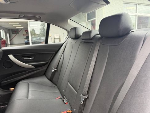 Used 2018 BMW 320i xDrive Sedan w/ Convenience Package AWD/4WD image 21