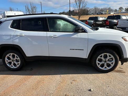 New 2026 Jeep Compass Latitude image 7