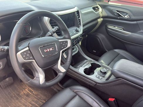 Used 2023 GMC Acadia SLT w/ Technology Package image 14