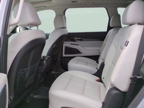Used 2024 Kia Telluride SX FWD image 13