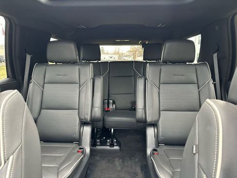 Used 2022 Cadillac Escalade Premium Luxury image 19