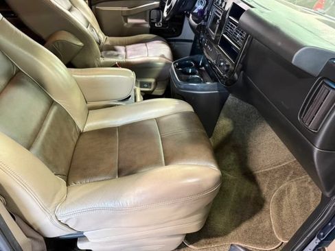 Used 2017 Chevrolet Express 2500 RWD image 21
