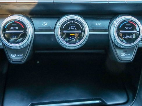 Used 2019 Genesis G70 2.0T Advanced image 36