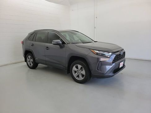 Used 2023 Toyota RAV4 XLE w/ Convenience Package AWD/4WD image 4