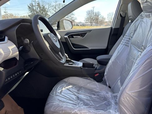 New 2025 Toyota RAV4 Limited image 8
