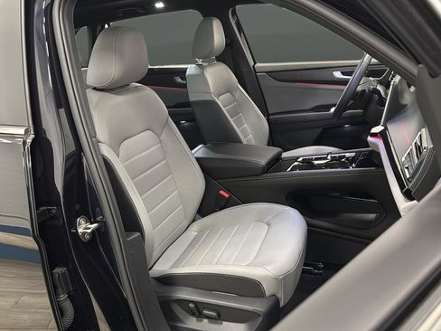 Used 2024 Volkswagen Atlas Cross Sport SEL R-Line AWD/4WD image 24