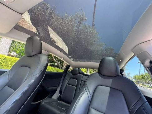 Used 2021 Tesla Model Y Long Range AWD/4WD image 17