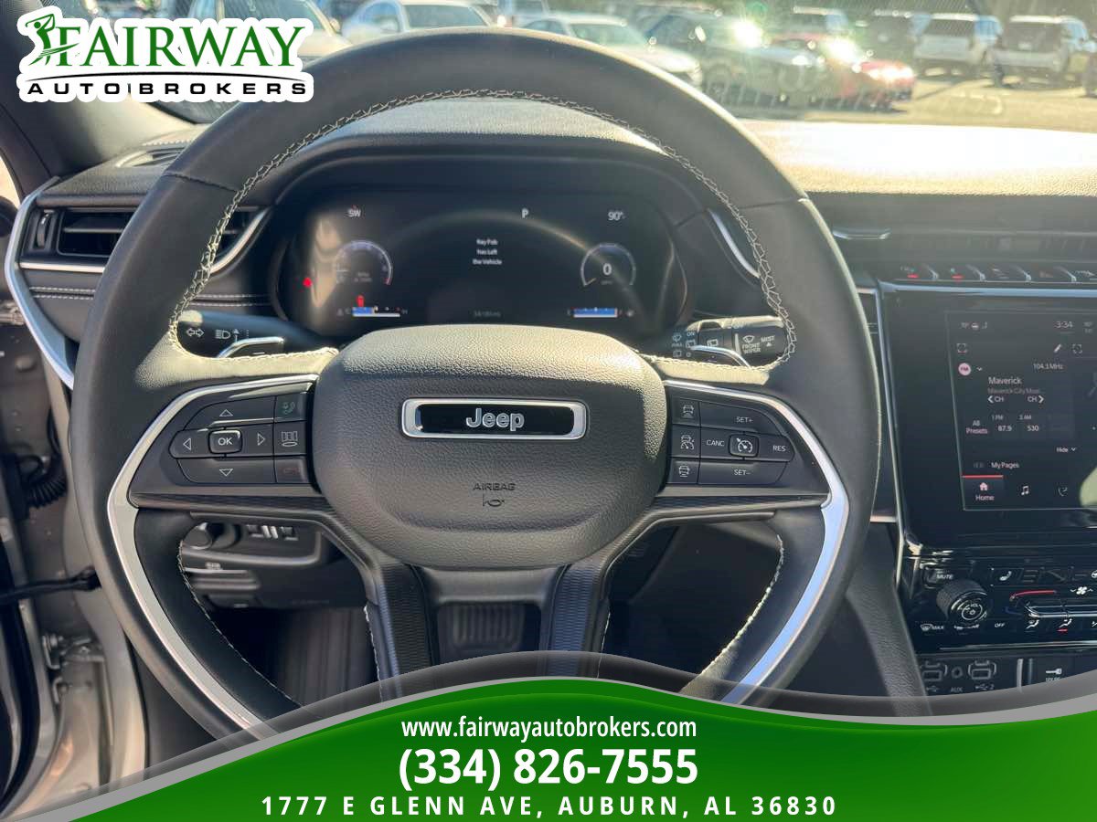 Used 2023 Jeep Grand Cherokee L Laredo AWD/4WD image 19