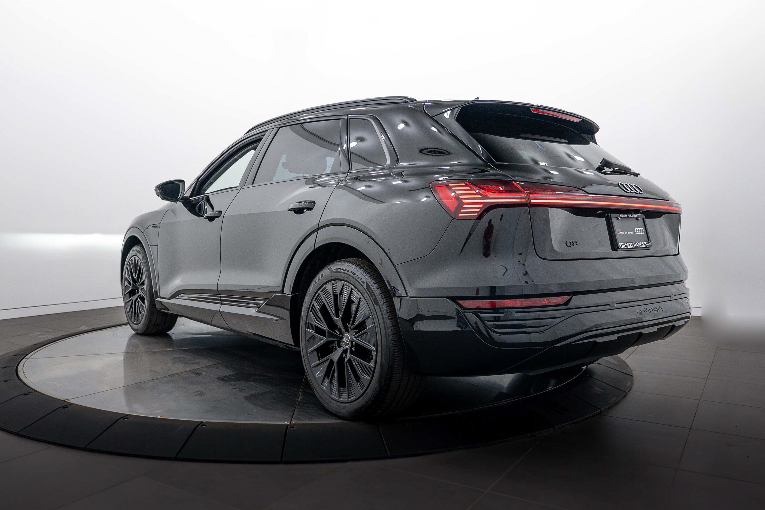 Used 2024 Audi Q8 e-tron Prestige AWD/4WD image 5