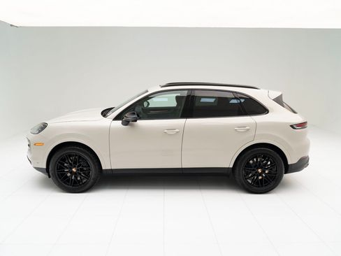 Used 2026 Porsche Cayenne AWD/4WD image 2