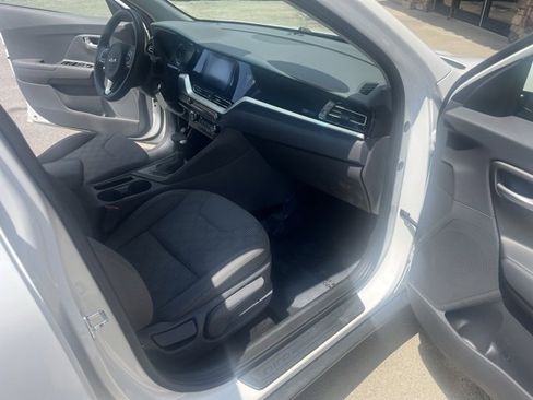 Used 2022 Kia Niro LX image 30