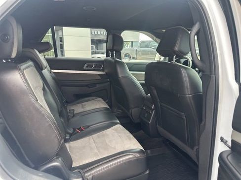 Used 2017 Ford Explorer XLT w/ Equipment Group 202A FWD image 2