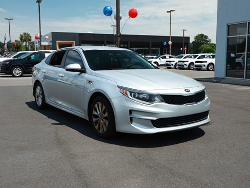 Used 2016 Kia Optima LX w/ Option Group 014 FWD image 2