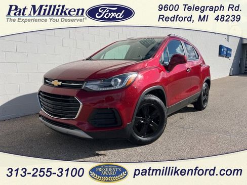 Used 2018 Chevrolet Trax LT w/ LT Convenience Package image 1